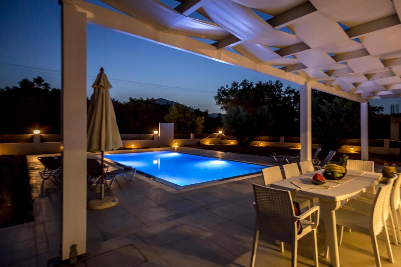 Boviana With Private Swimming Pool *